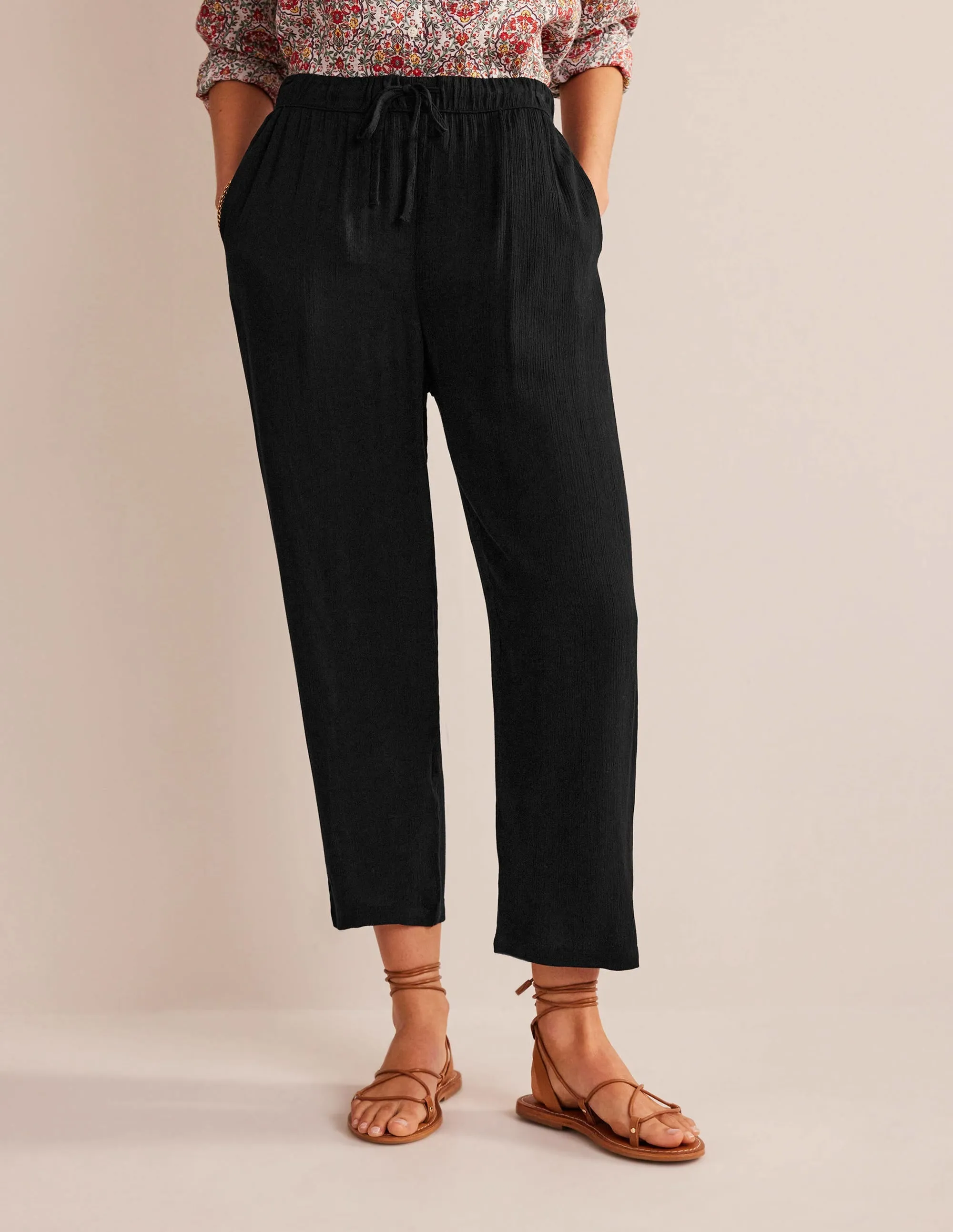 Crinkle Tapered Trousers-Black