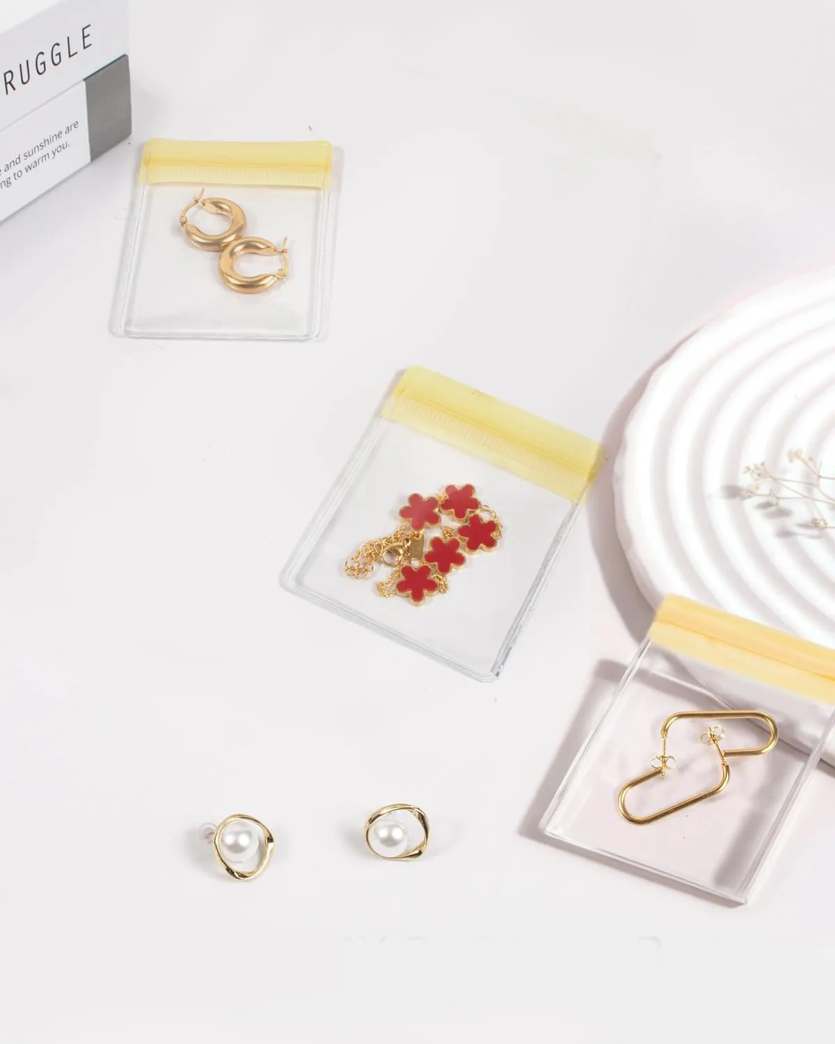 LETGO Clear Jewelry Bags Clear Plastic PVC Jewelry Bags Anti Tarnish Jewelry Bags Anti Tarnish jewelry storage Small Jewelry Bag for Earrings/Rings/Necklaces (20 PCS Beige Jewelry Bag)