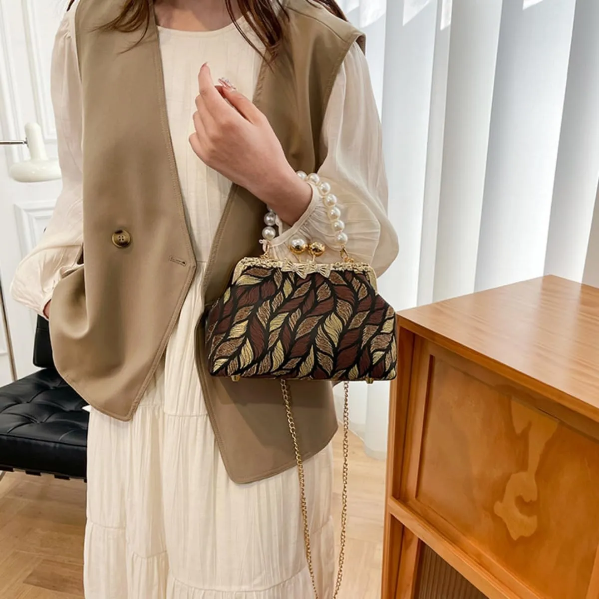 Pearl Evening Chain Shoulder Bag for Women Leaf Feathers Pattern Wedding Guest Chinese Pearl Purses Cross Body Purse